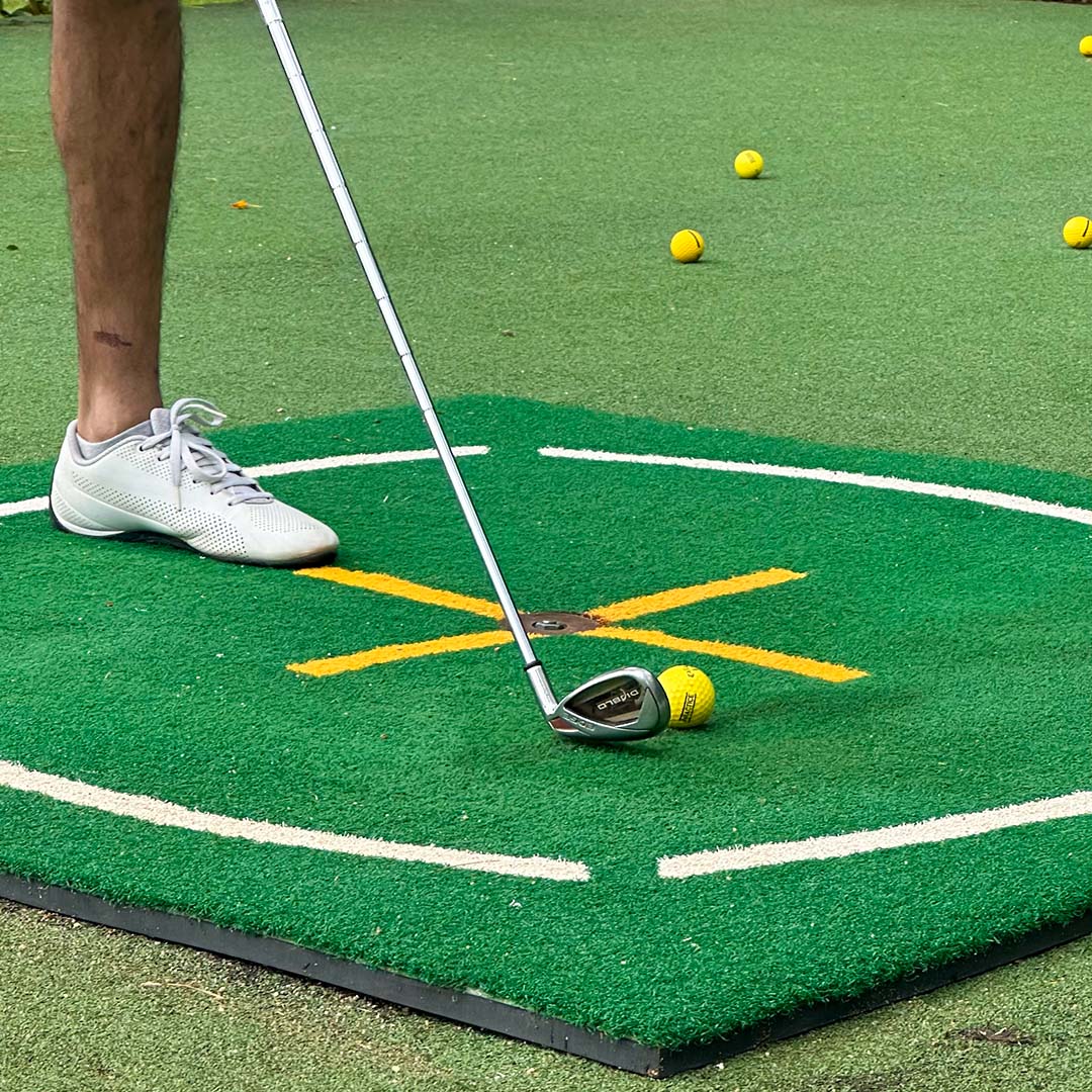 Master your putt in a fun competition with friends and other participants. 
